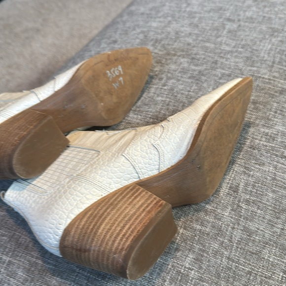 Sam Edelman Winona White Crocodile Booties - Picture 9 of 11